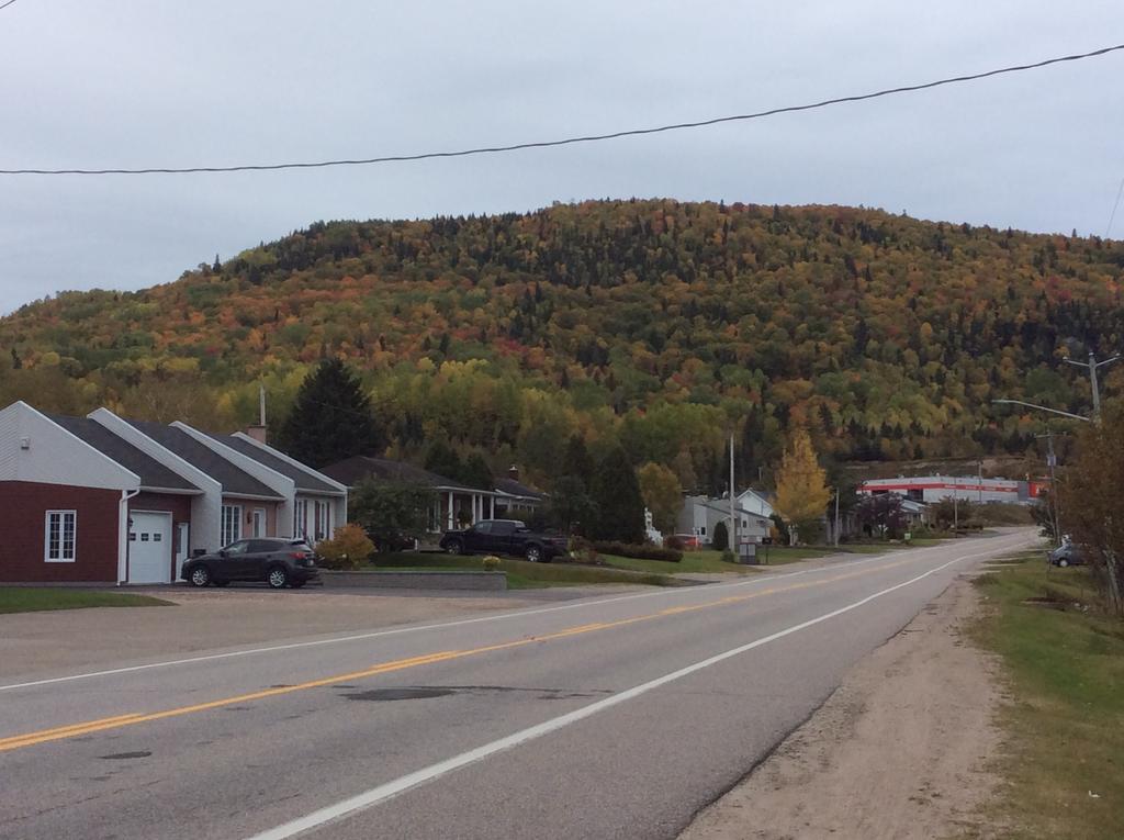 Camping Le 4 Chemins LʼAnse-Saint-Jean Værelse billede