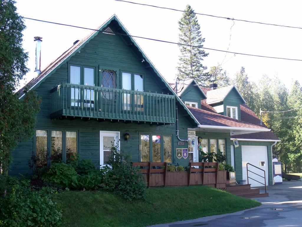 Camping Le 4 Chemins LʼAnse-Saint-Jean Værelse billede
